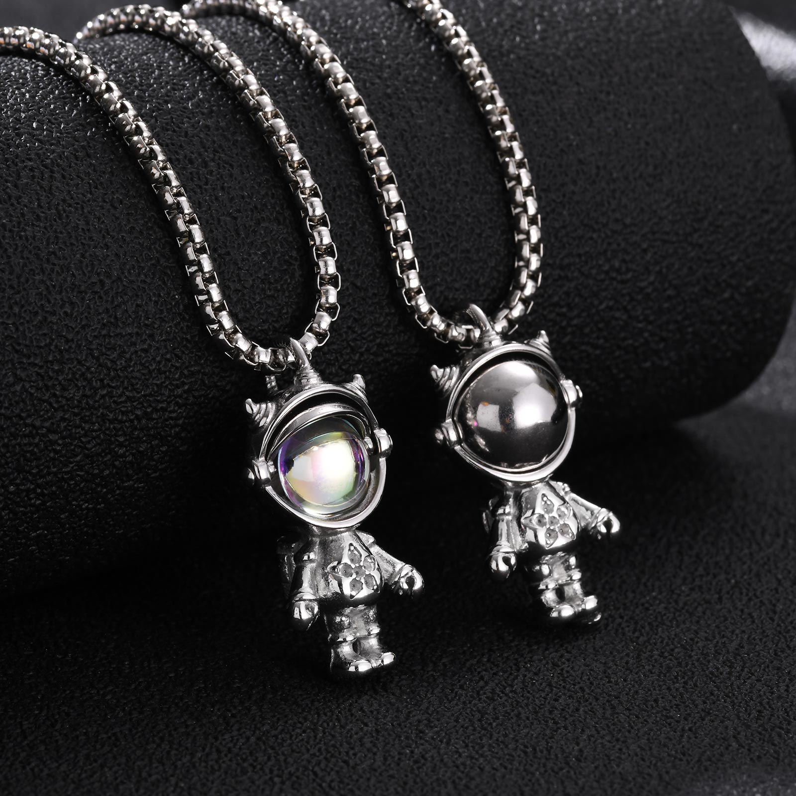 Vnox Stainless Steel Spaceman  - đánh giá và giá Tech Wear Accessories